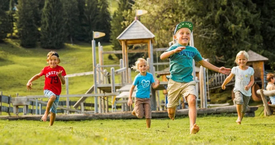 Kinder-und-Teenagerprogramm Kinder-und-Teenagerprogramm